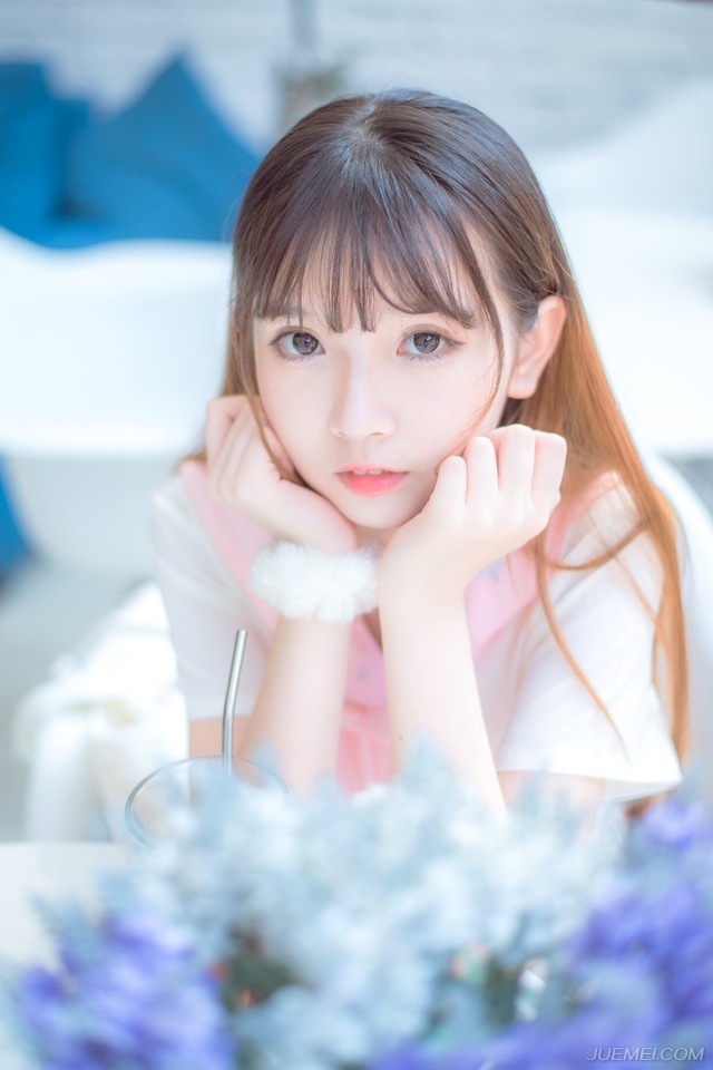 “你……”刘璋怒视法正，法正却一脸淡然的看向刘璝：“也幸好，他够蠢，帮我们解决了张任，否则，要入成都，还需多废许多功夫。”